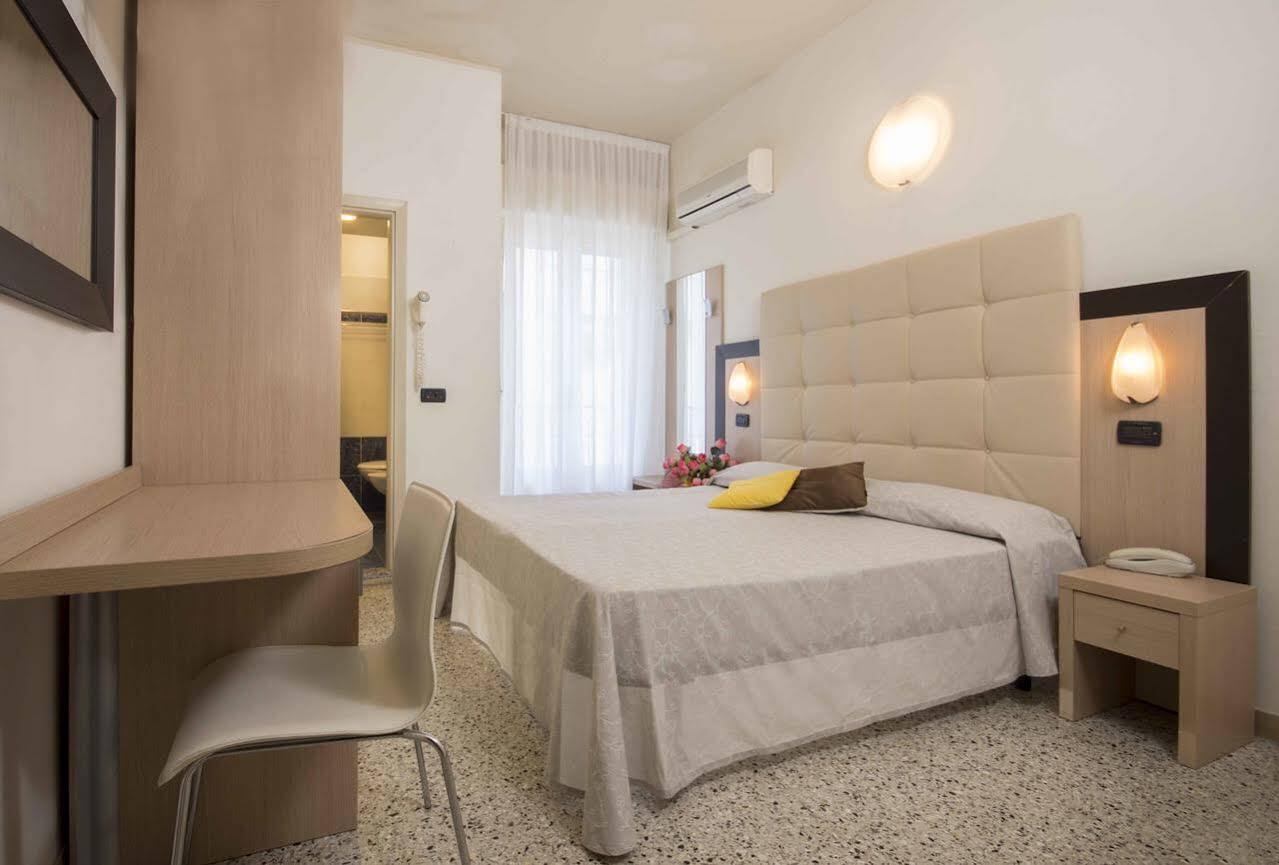 Hotel Veliero Rimini Eksteriør billede