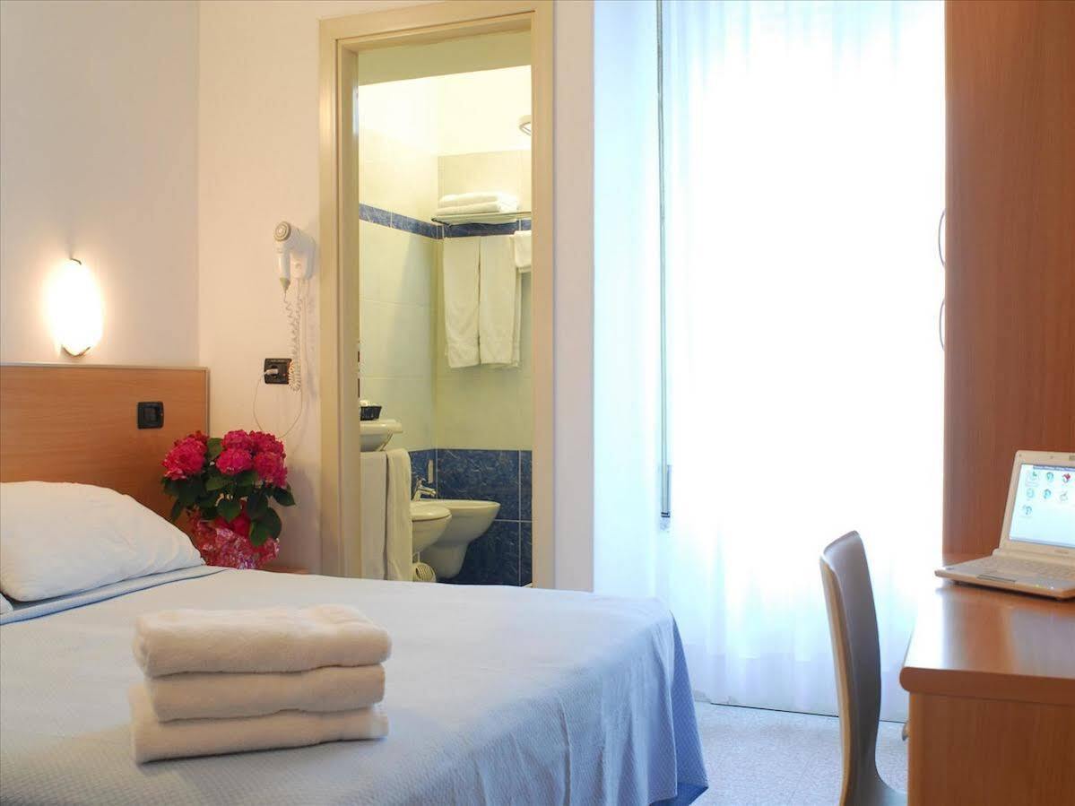Hotel Veliero Rimini Eksteriør billede